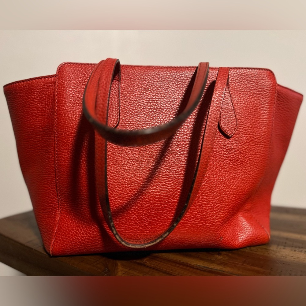 Gucci Leather Swing Tote Red vintage and was loved but in great condition. - Picture 2 of 12